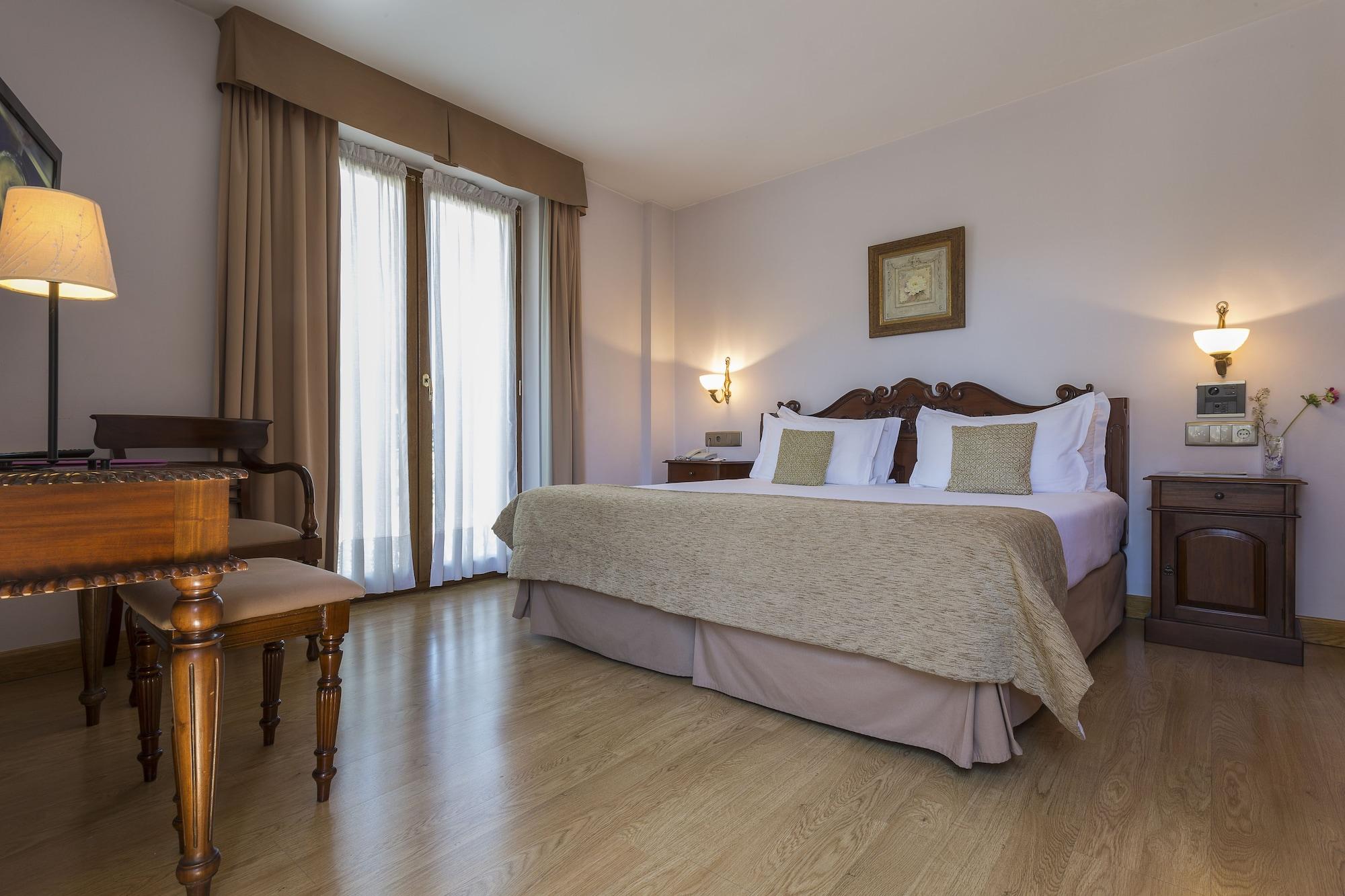 Ayre Hotel Alfonso II Oviedo Bagian luar foto