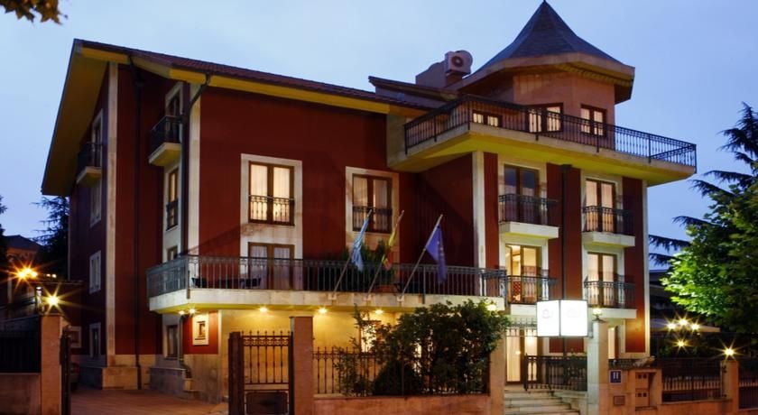 Ayre Hotel Alfonso II Oviedo Bagian luar foto