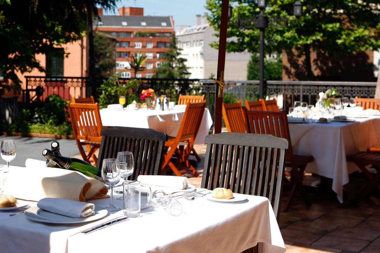 Ayre Hotel Alfonso II Oviedo Bagian luar foto